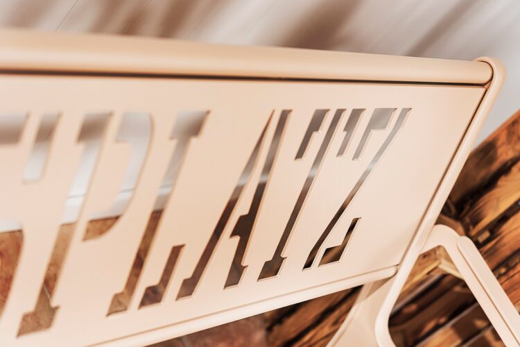 Classic P 602 | Timeless | Sand
