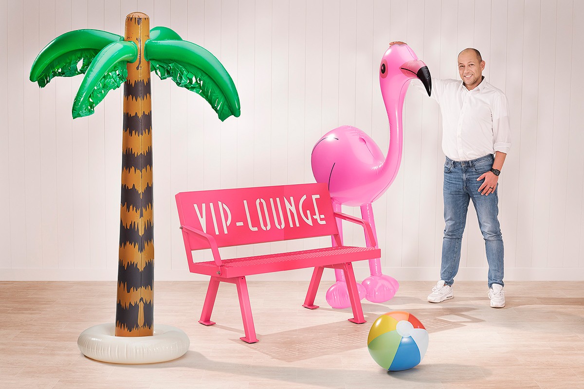 Stahlfunken_VIP-Lounge-Rasta-P800-Telemagenta-E4010-03