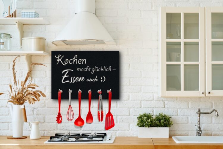 Einzelstück „Kochen“ mit Hakenmagneten und Küchenutensilien (kundenseits) | 70 x 50 cm