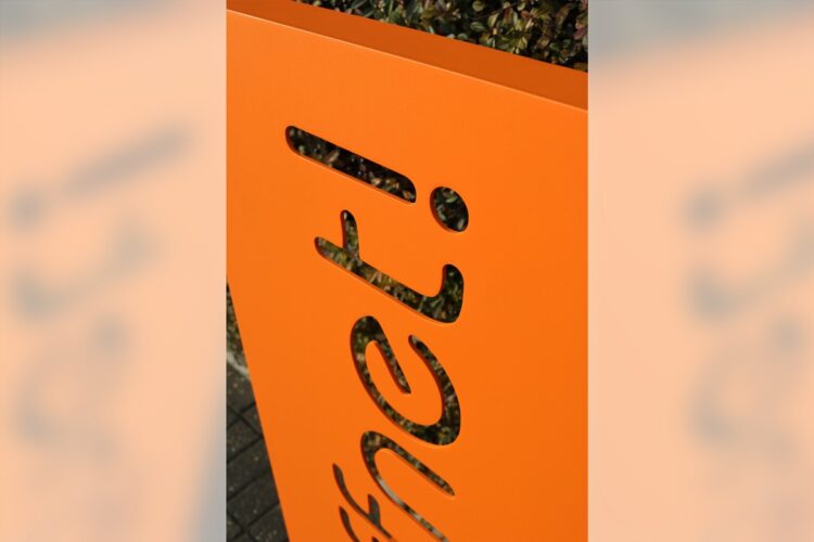 stahlfunken-stele-geoeffnet-01