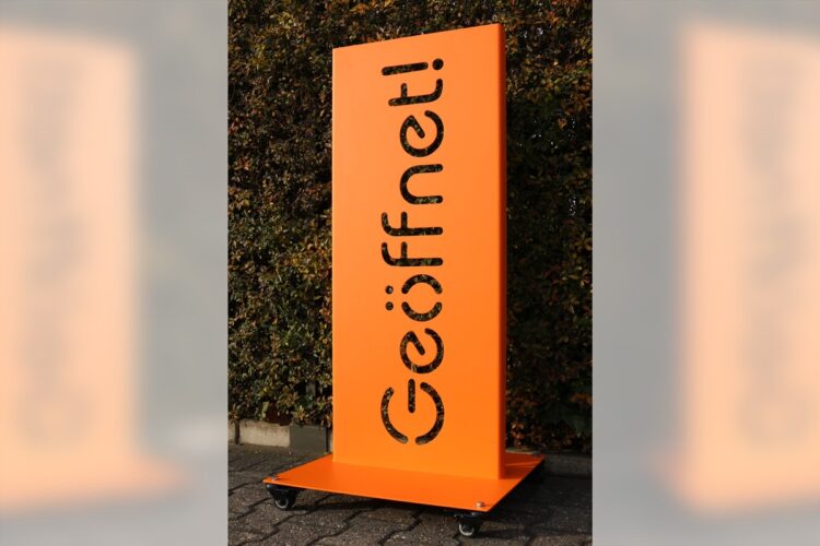 stahlfunken-stele-geoeffnet-02
